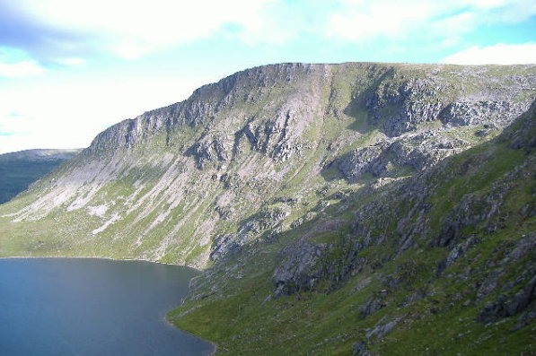 photograph looking back at Beinn Eibhinn and Aonach Beag 