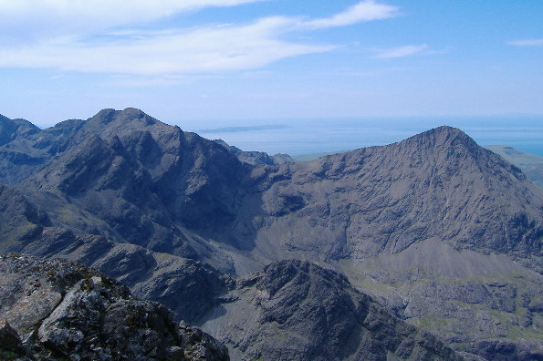 another photograph looking south from Bruach na Frithe 