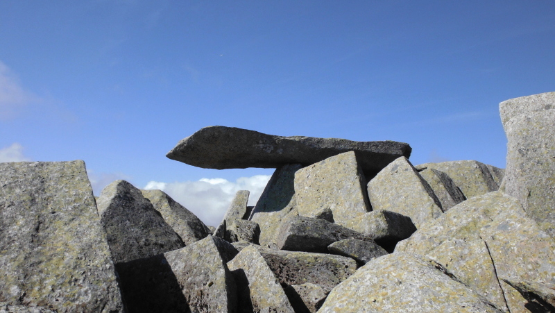  the Cantilever Stone  