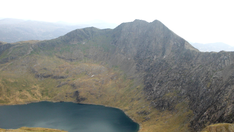  looking across to Y Lliwedd 