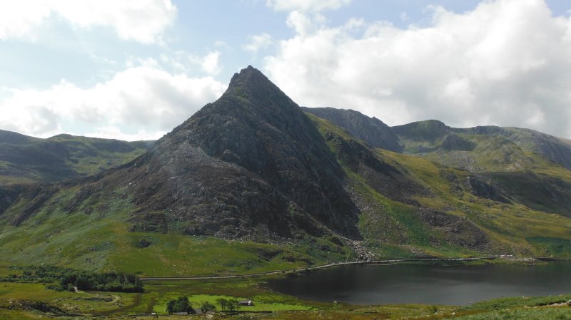  looking across the valley to the north ridge of Tryfan 