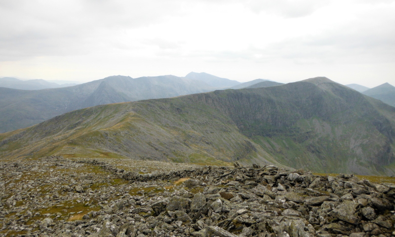  looking along the curved ridge to Carnedd Dafydd 