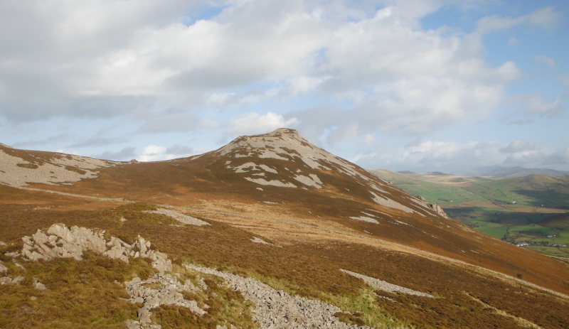  looking up to Tre´r Ceiri 