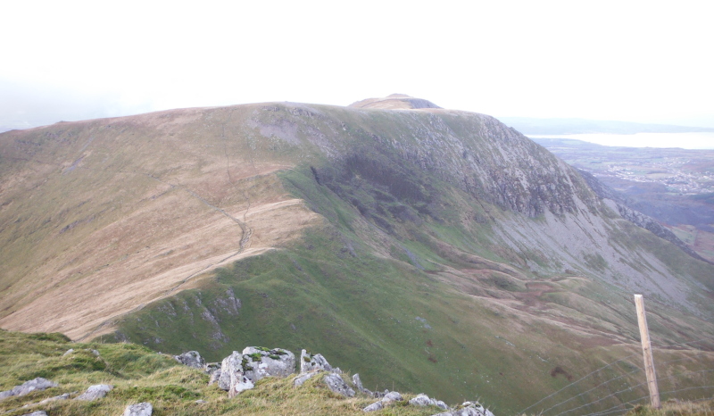  looking along the ridge to Mynydd Perfedd and Carnedd Filiast