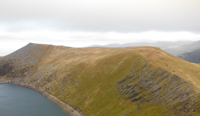  the ridge that joins Mynydd Perfedd and Carnedd Filiast 