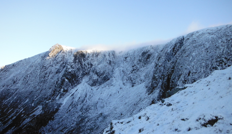  looking across to the cliffs above Cwm Silyn 