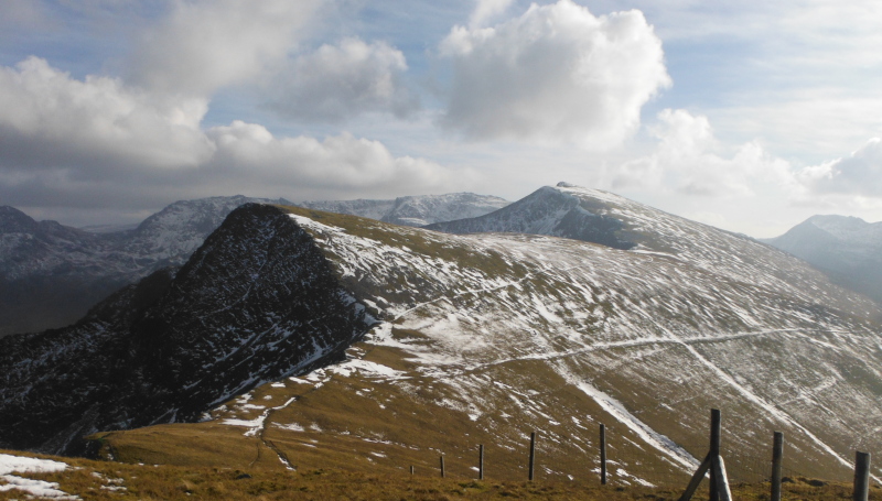  looking along to Foel-goch and Y Garn