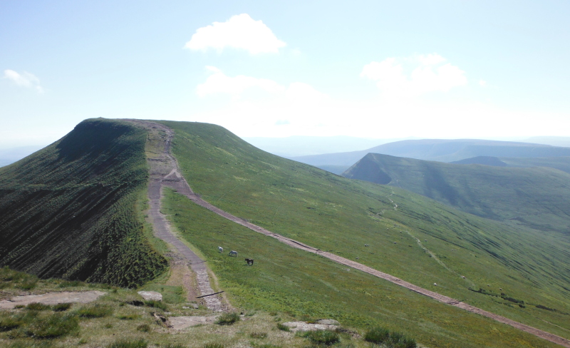  looking past Pen y Fan to Cribyn 