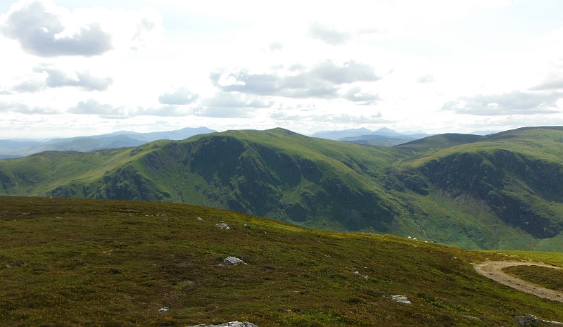  the crags between Càrn Chòis and Loch Turret 