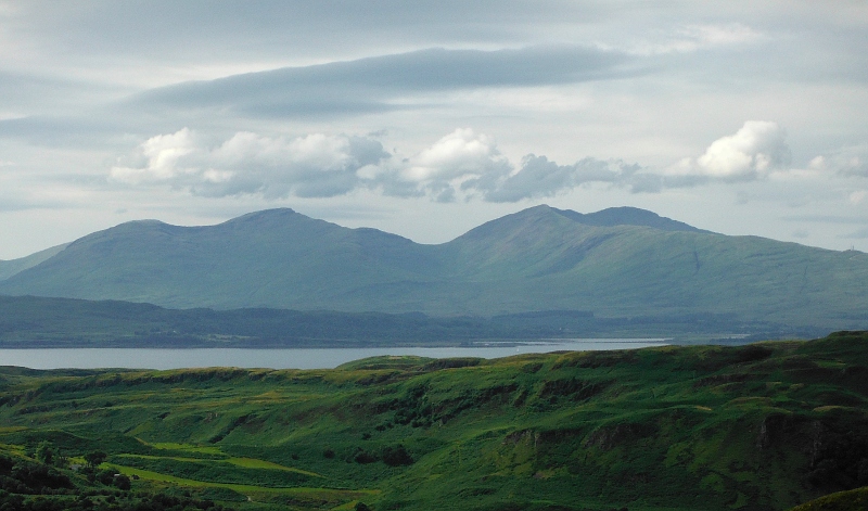  looking across to Dùn da Ghaiothe  