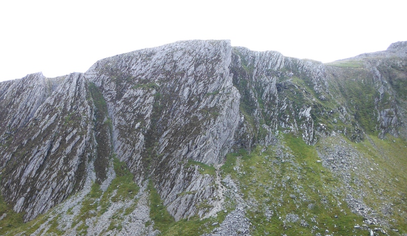  looking across to the Cneifion Arête 