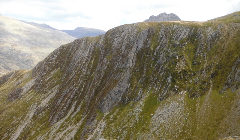  looking across to the Cneifion Arête 