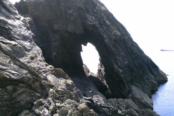 photograph of the hole through the rocks at low tide 