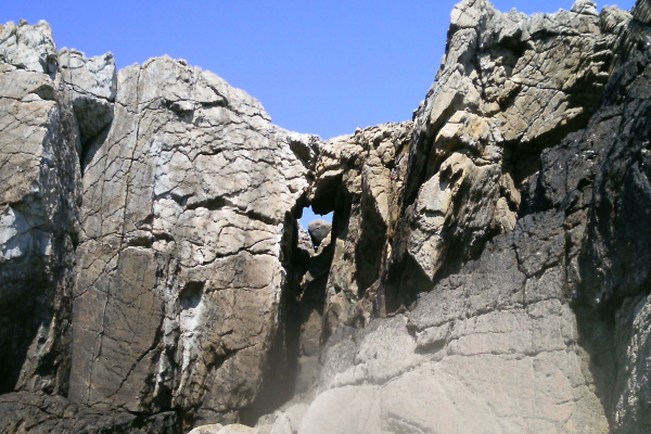 photograph of an arch and the chock stone behind it 