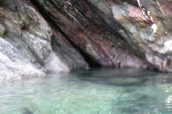 photograph of the entrance to the cave 