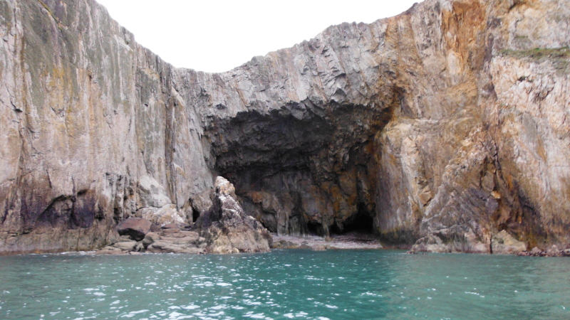 looking into Cathedral Cave  