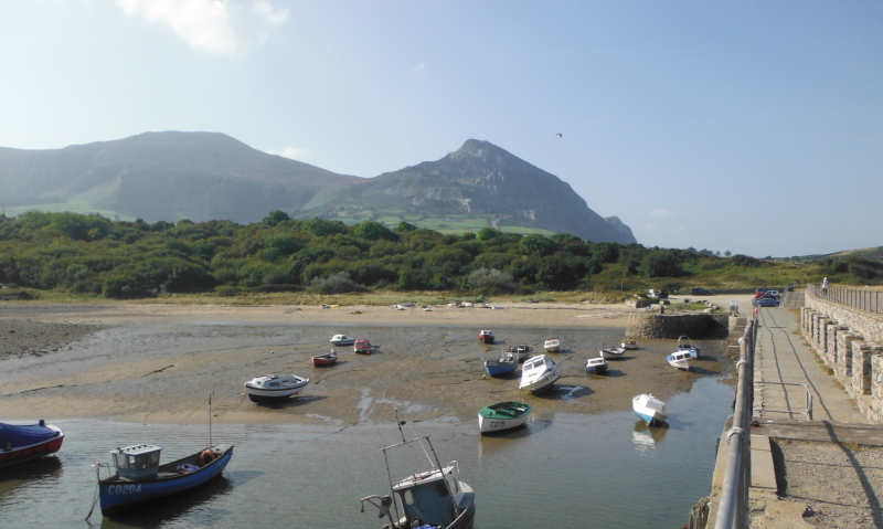  Trefor beach, beside the pier 