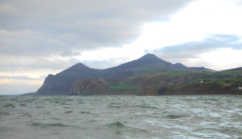  looking up the coast to Trwyn y Gorlech, Yr Eifl and Penrhyn Glas  