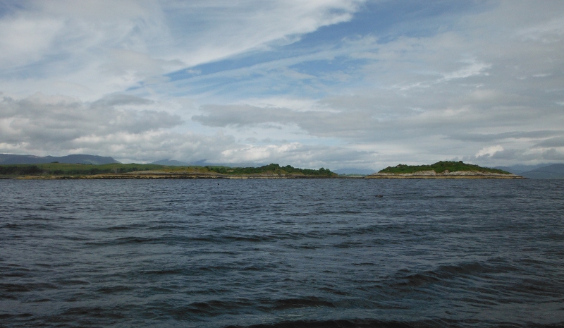  looking across to Eilean na Cloiche and Eilean Dubh 