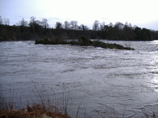 photograph of one of the rocky islands at the Linn