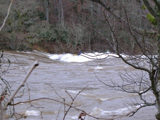 photograph of the river left wave at Thistlebrig