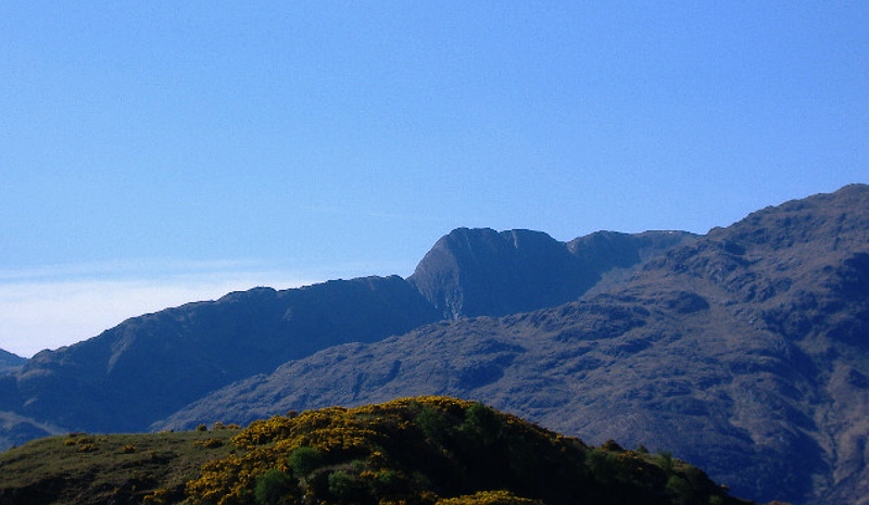  looking up to Stob a'Chearcaill 