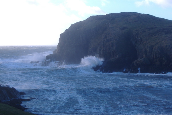 photograph of the waves along the side of Ynys y Fydlyn 