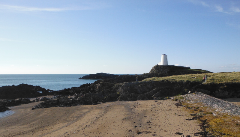  looking across to the new lighthouse