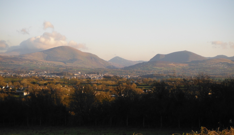  Yr Aran, seen between Moel Eilio and Mynydd Mawr 