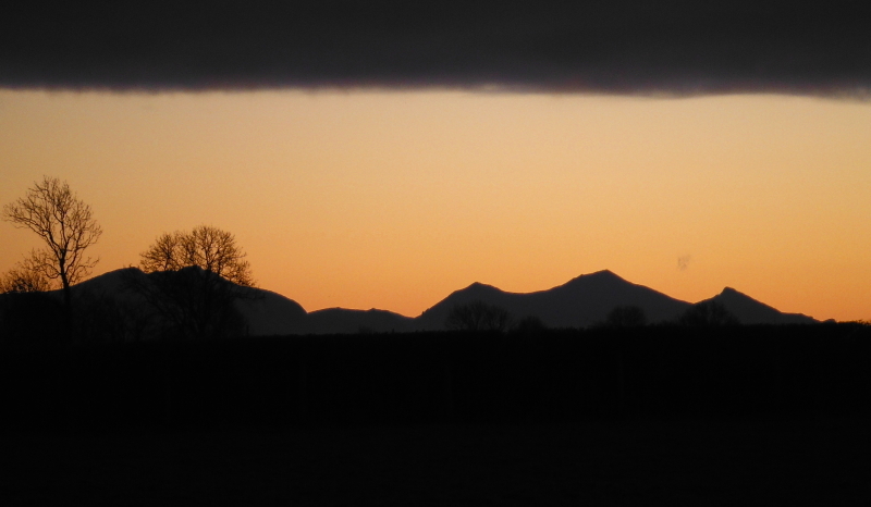  a fabulous silhouette of Gyrn Goch, Gyrn Ddu, and Yr Eifl 