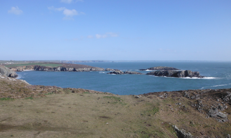  looking across to Carreg yr Esgob at the entrance to Porthlysg Bay 