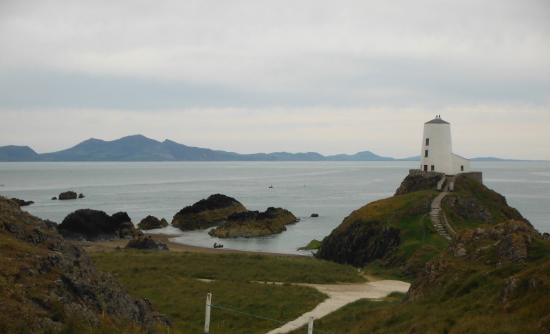  looking down on the newer lighthouse Tŵr Mawr 