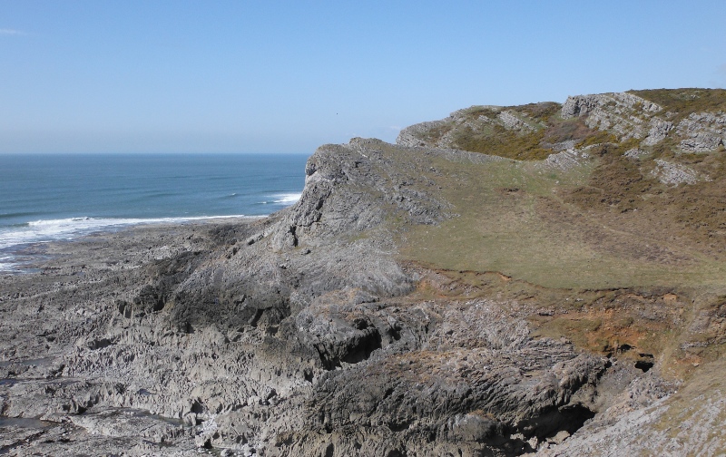  looking along the cliffs beyond the gash