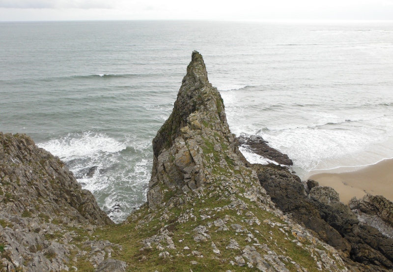  looking down on a narrow spur 