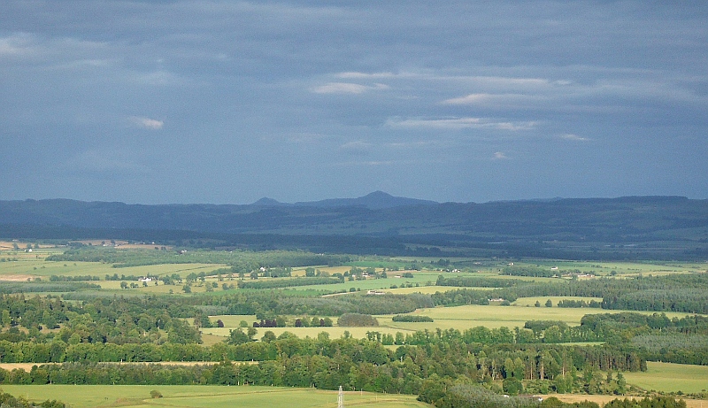  looking across to the Lomond Hills 