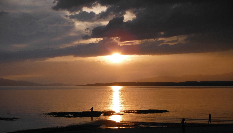  looking out from Ganavan away across to Lismore at the setting sun 