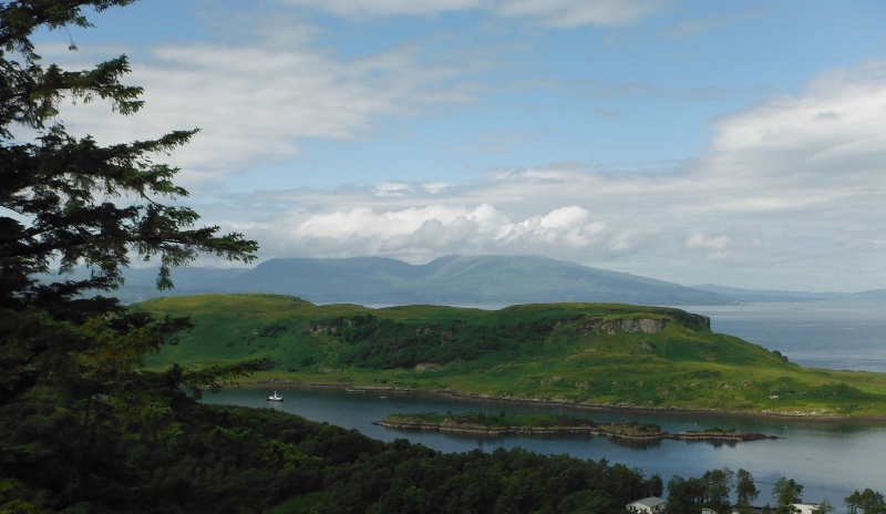  the cloud on the mountains on Mull 