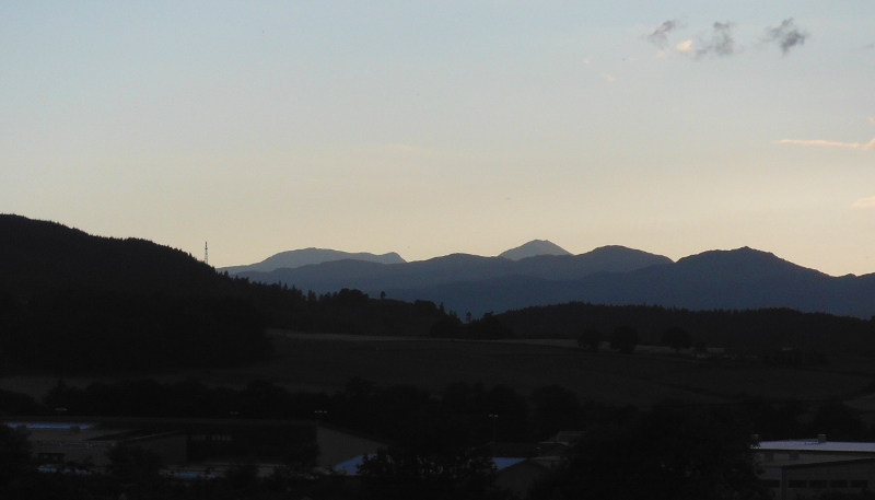  looking across to St and Ben Vorlich 