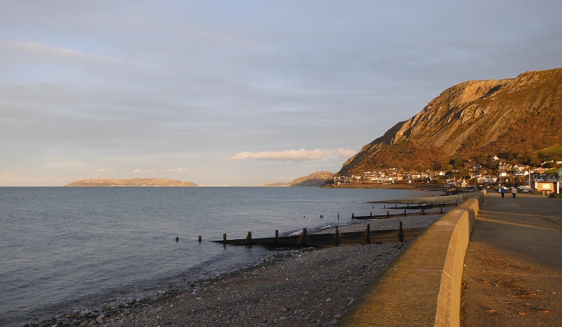  looking along the promenade 