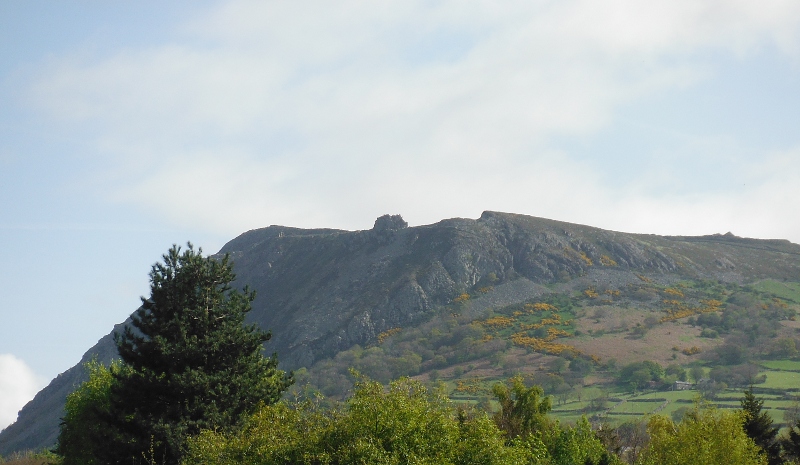  looking up at the top of Penmaen Mawr 