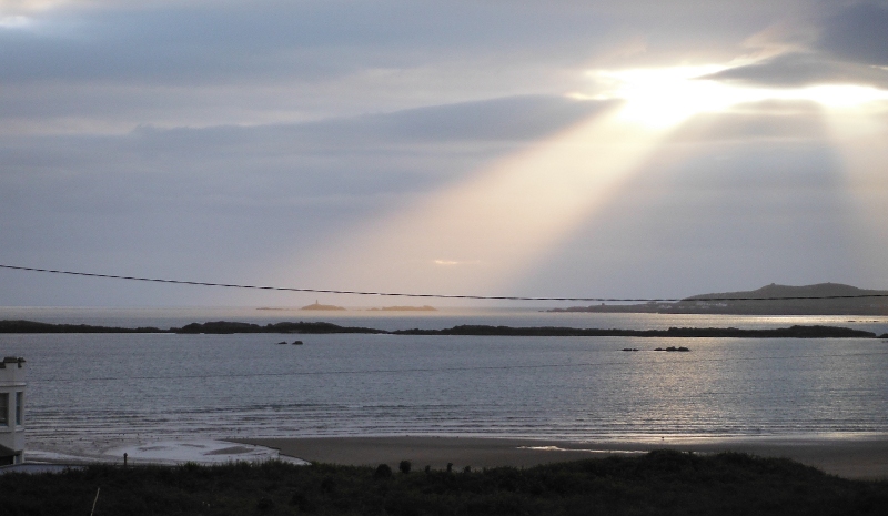  the shaft of light lighting up Ynysoedd Gwylanod 