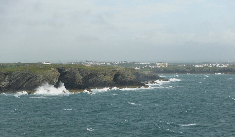  looking across to the cliffs to the southeast of Porth Dafarch 