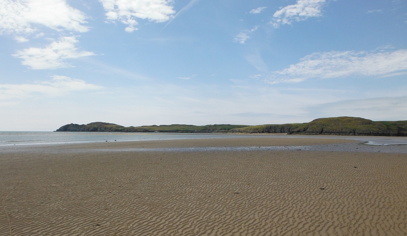  looking back along the beach to Dinas-lwyd 