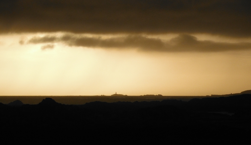  the back lighting behind Ynysoedd Gwylanod 