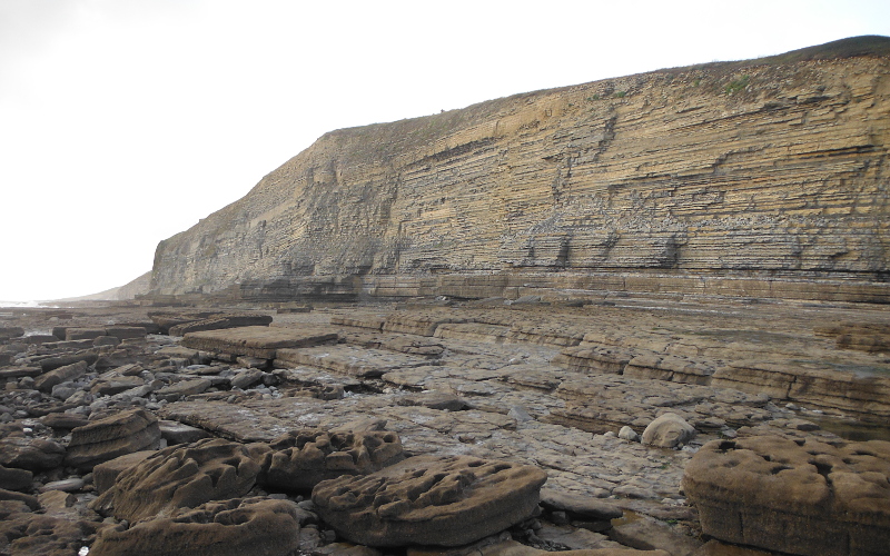  looking westwards along the coast from Dunraven Bay







<p class=