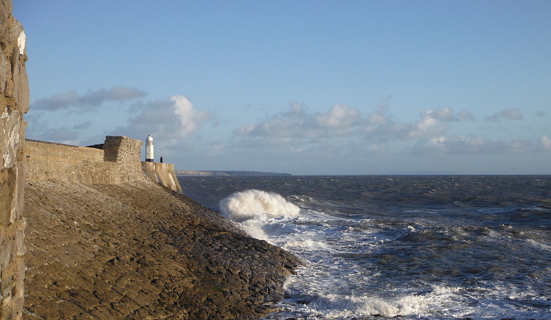  the waves around the pier 