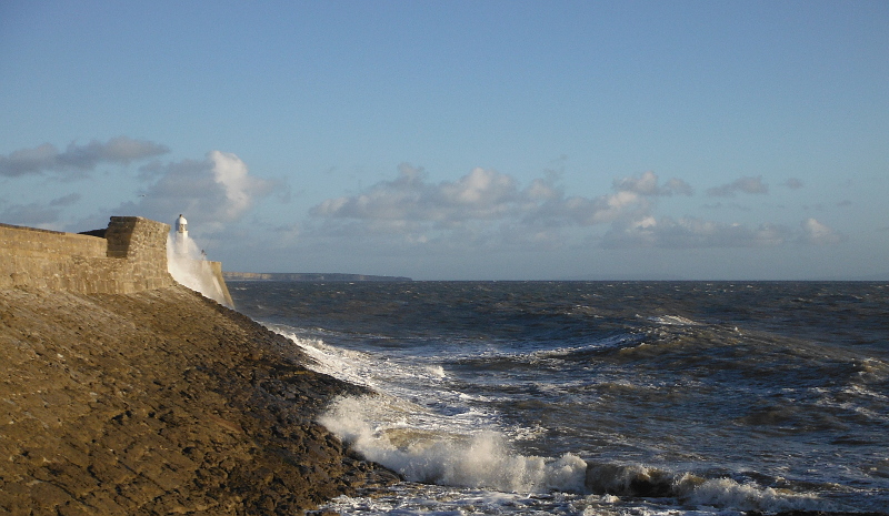  the waves around the pier 