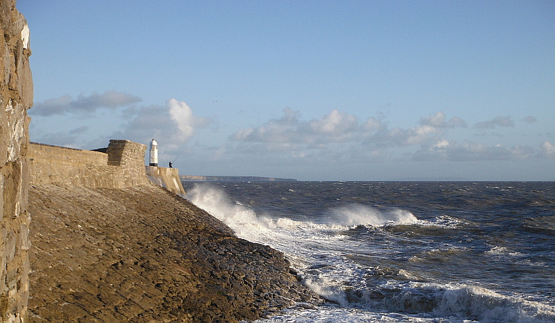  the waves around the pier 