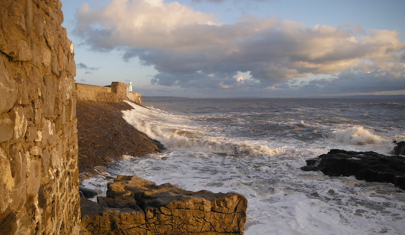  the waves around the pier 