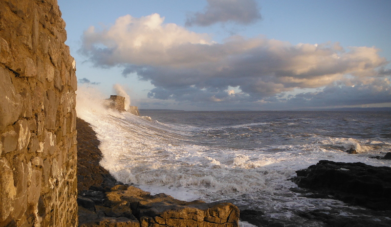  the waves around the pier 